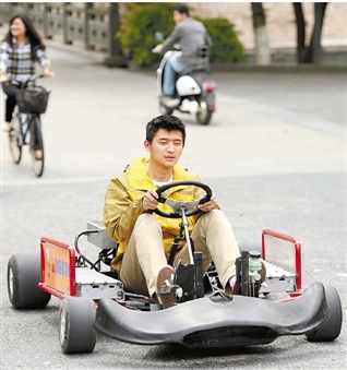大學(xué)生2個月造出電動卡丁車