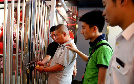 男子自家鑰匙能開北京南站大門 私帶人進(jìn)站牟利 男子自家鑰匙能開北京南站大門 私帶人進(jìn)站牟利