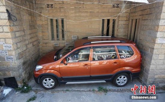 福建晉江現(xiàn)“停車之神”現(xiàn)場(chǎng)示范引驚嘆(圖)