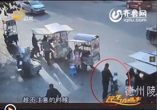 在臨盤市場被抓之后，薦某竟然拿出了一把匕首