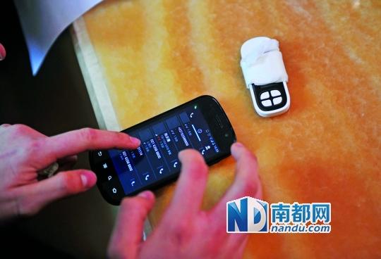 一個(gè)號碼為021-62588800的電話自稱上海靜安區(qū)公安分局，騙走了小程148萬。記者 梁煒培 攝