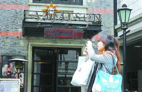 上海廣告牌明天起不得單獨(dú)使用外文 市民可監(jiān)督 上海廣告牌明天起不得單獨(dú)使用外文 市民可監(jiān)督