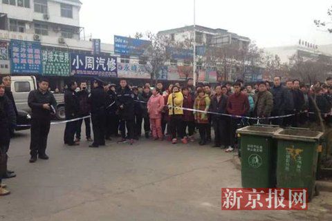 亳州路邊垃圾桶內(nèi)驚現(xiàn)碎尸。網(wǎng)友供圖