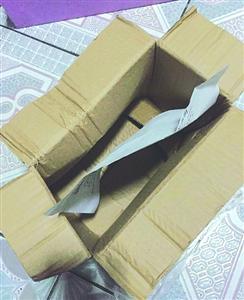 拼多多團購面膜，結果送來一個空盒、一張紙條。