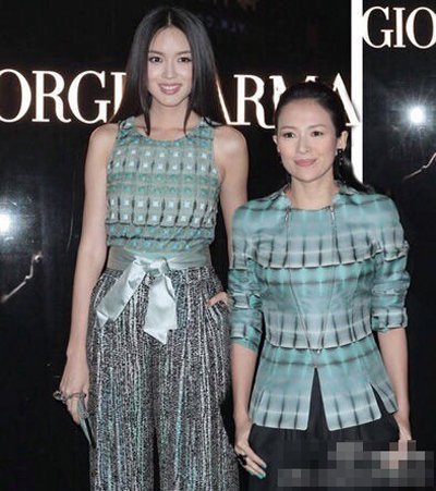 就算氣場(chǎng)絕對(duì)強(qiáng)大的貝嫂，跟張梓琳合影幾乎可以讓人忽視