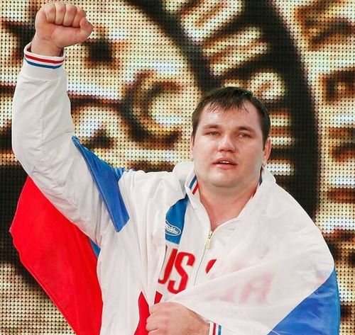 圖為2015年11月28日，阿列克謝·洛夫切夫在2015舉重世錦賽男子105公斤級頒獎儀式上慶祝。