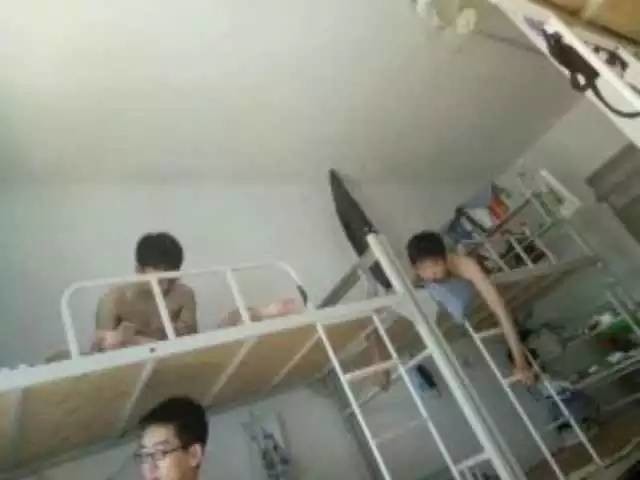 這個學(xué)校的男生宿舍火了！女同學(xué)都喊著要嫁