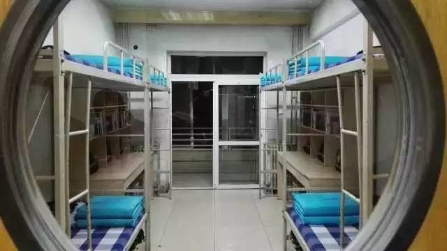 這個學(xué)校的男生宿舍火了！女同學(xué)都喊著要嫁