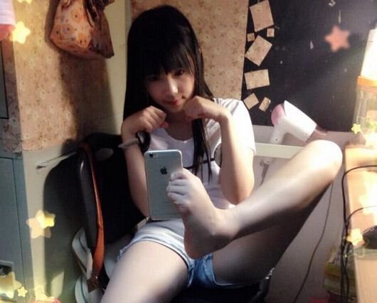 妹子們每周花至少五小時自拍，到底是為啥？