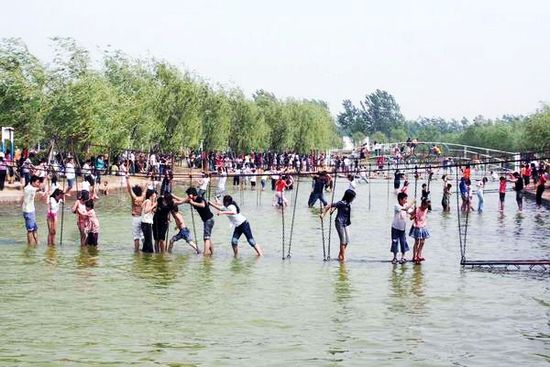 金駱駝鳥(niǎo)游樂(lè)園之水上樂(lè)園 金駱駝鳥(niǎo)游樂(lè)園之水上樂(lè)園