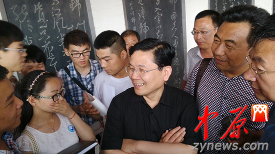 余光中、汪國真做客杜甫故里 共話詩圣家國情懷