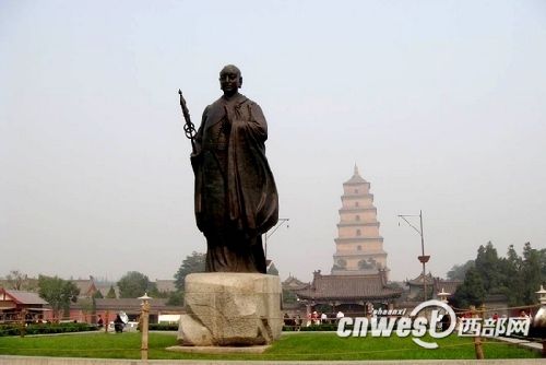 樹立于大雁塔前的唐玄奘像,他是中印兩國悠久交流史的代表人物。