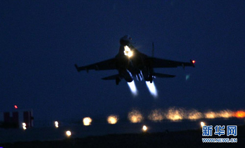 中國(guó)空軍在西北戈壁展開多機(jī)種聯(lián)合夜間對(duì)抗