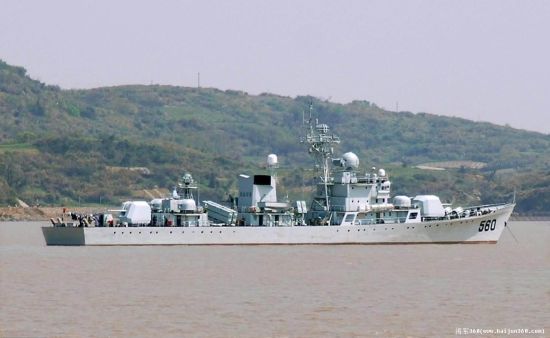 中國(guó)海軍一艘護(hù)衛(wèi)艦?zāi)仙硵R淺 中國(guó)海軍一艘護(hù)衛(wèi)艦?zāi)仙硵R淺