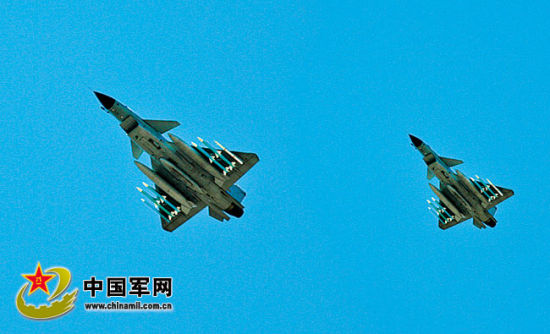 戰(zhàn)機升空開展對抗訓練。肖燕錦攝