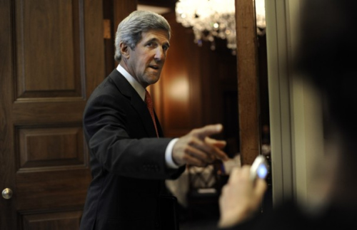 圖為美國參議院外交關(guān)系委員會主席克里(資料圖) 圖為美國參議院外交關(guān)系委員會主席克里(資料圖)