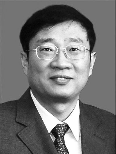 殲-15飛機(jī)研制現(xiàn)場(chǎng)總指揮羅陽(yáng)，因突發(fā)急性心梗殉職，享年51歲