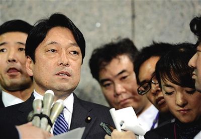 2月5日晚，日本防衛(wèi)省大臣小野寺召開緊急記者會，公開日本自衛(wèi)隊軍艦被中國軍艦雷達瞄準的消息。據(jù)稱，首相安倍晉三親自下達了公開的指令。