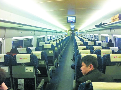 　春運(yùn)頭兩天，部分高鐵上座率并不高。