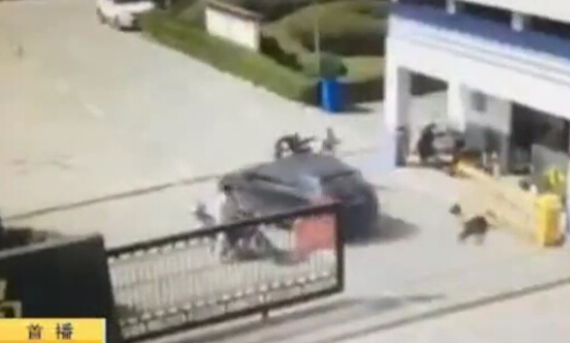 瘋狂行兇 開(kāi)車直沖公安局