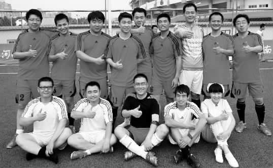 在首場比賽失利的情況下，“天使”們后來居上，昂首晉級