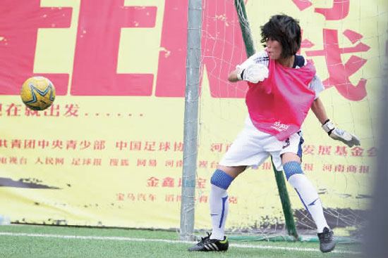 范運(yùn)杰客串門將，才止住了本方連續(xù)丟球的頹勢(shì)