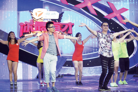 《你最有才》舞臺上評委耍得很開心 《你最有才》舞臺上評委耍得很開心