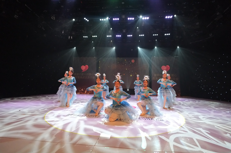 舞蹈《讓世界充滿(mǎn)愛(ài)》