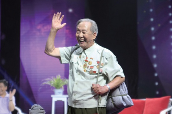 83歲，張立修打行軍包依然很迅速