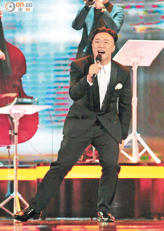 陳奕迅不負(fù)眾望，終于榮登金曲歌王寶座。