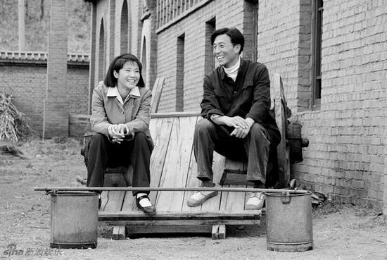 焦裕祿的妻子從縣委伙房借了小半桶水，焦裕祿說(shuō)，這水是炊事員走四五里路擔(dān)來(lái)的，你這算剝削 《電視劇》焦