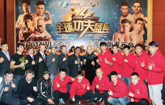 新聞發(fā)布會上，中外選手齊聚一堂。