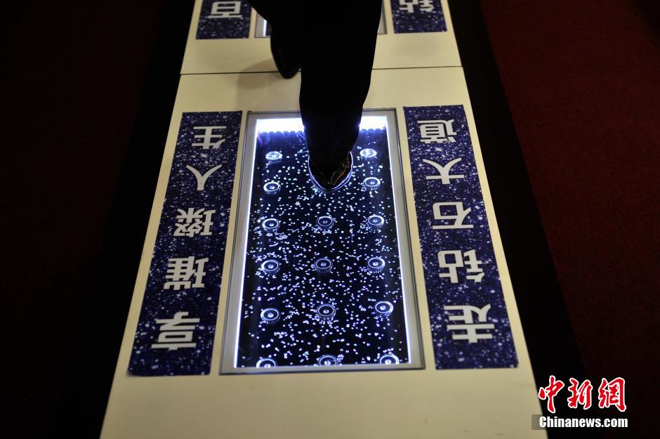 昆明商家搭建億元“鉆石大道”促銷(xiāo)