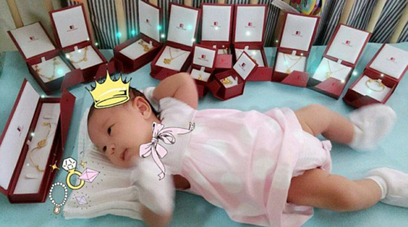 歐美網(wǎng)絡掀起兒童炫富潮 小寶寶曬鈔票開豪車