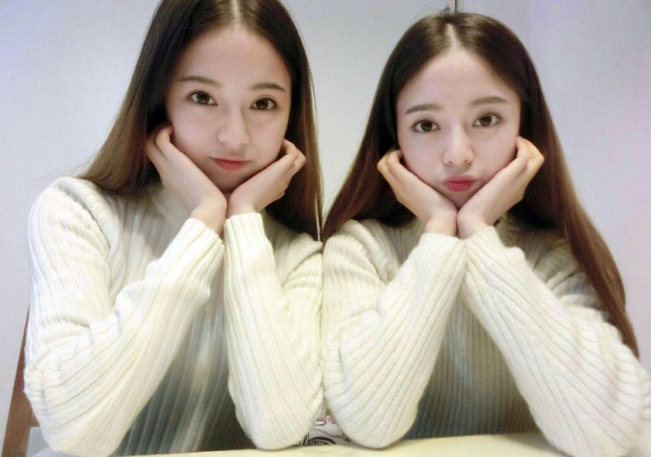 最美雙胞胎姐妹?；ㄗ呒t 眾網(wǎng)友膜拜被其征服